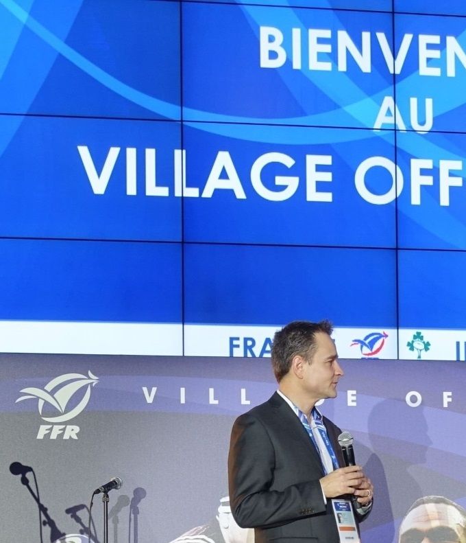 Animateur événementiel Tournoi des 6 Nations match France - Irlande Village Officiel FFR Stade de France avec Bernard Laporte Président de la FFR samedi 3 février 2018 